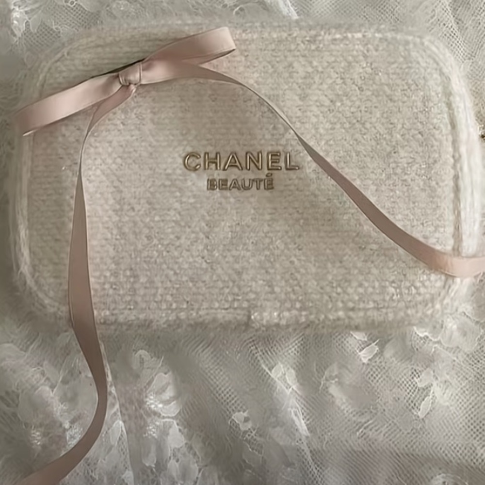 Chanel White tweed Pouch